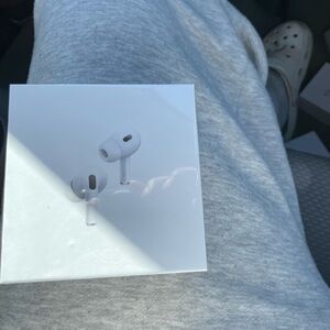 I am trying to sell these AirPods for low because I don’t need them anymore